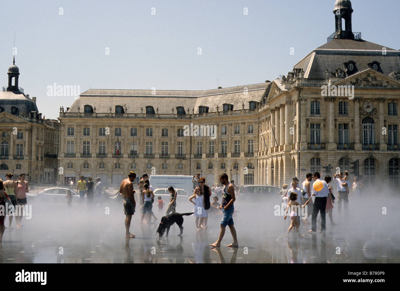 Bordeaux, Le Miroir, reflektierenden Wasser-Funktion auf den Kais gegenüber dem Palais De La Bourse. Stockfoto