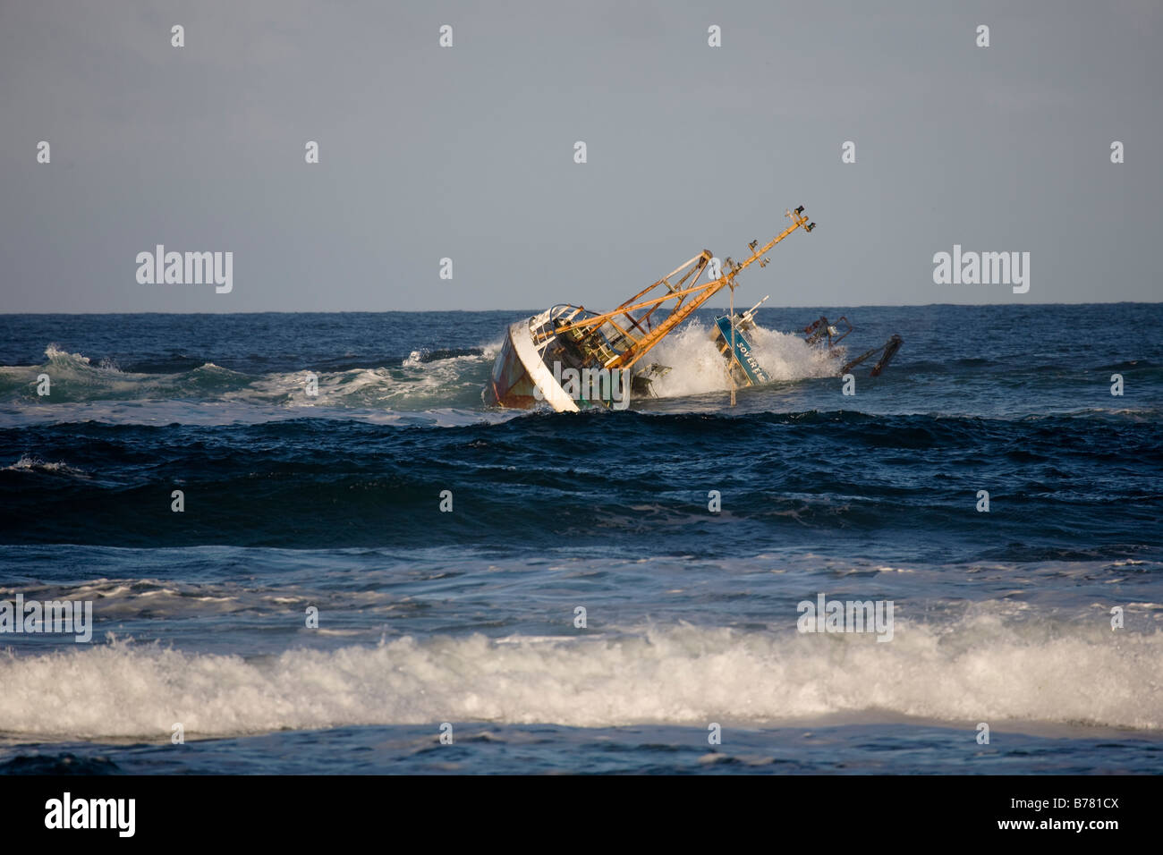 Geerdete Wrack der Banff Fischereifahrzeug Boot BF 380 aground auf Felsen am Cairnbulg Punkt Fraserburgh, North East Scotland gestrandet. Stockfoto