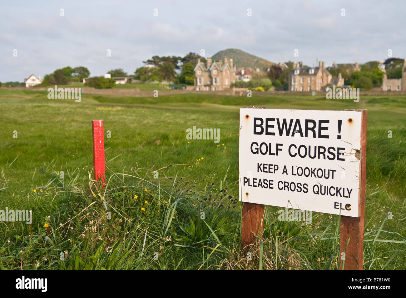 "Vorsicht Golfplatz" Schild am North Berwick, Schottland. Stockfoto