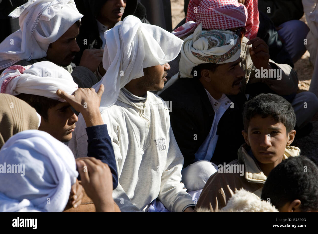 Eine enge Gruppe Schuss der Beduinen in der in der Nähe von deset Dahb in Ägypten Stockfoto