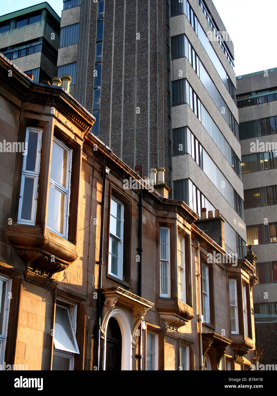 Alt- und Neubau Glasgow Stockfoto