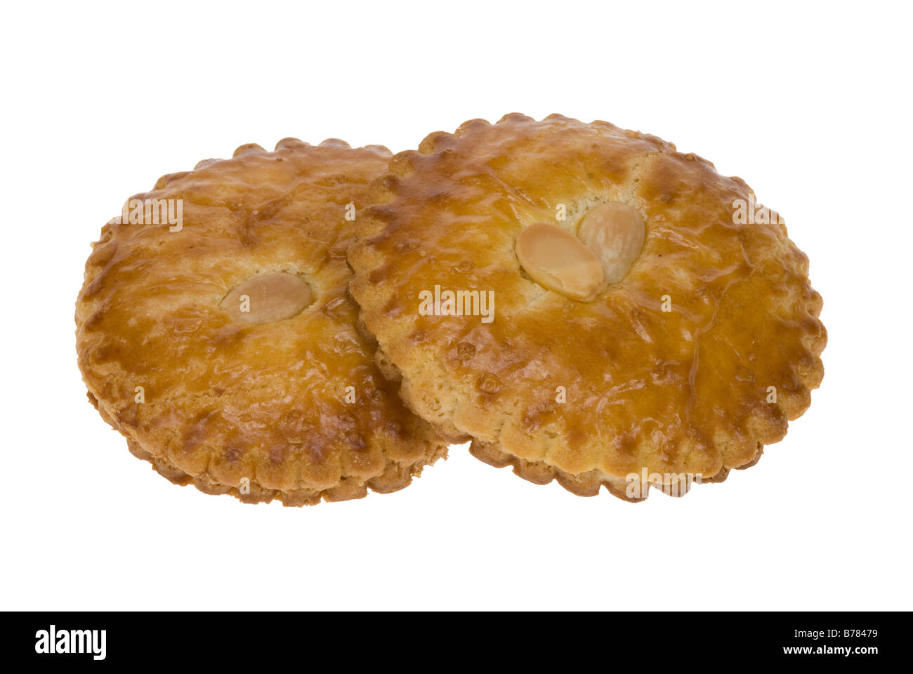 eine typische holländische Cookie namens Gevulde Koek isoliert auf weißem Hintergrund Stockfoto