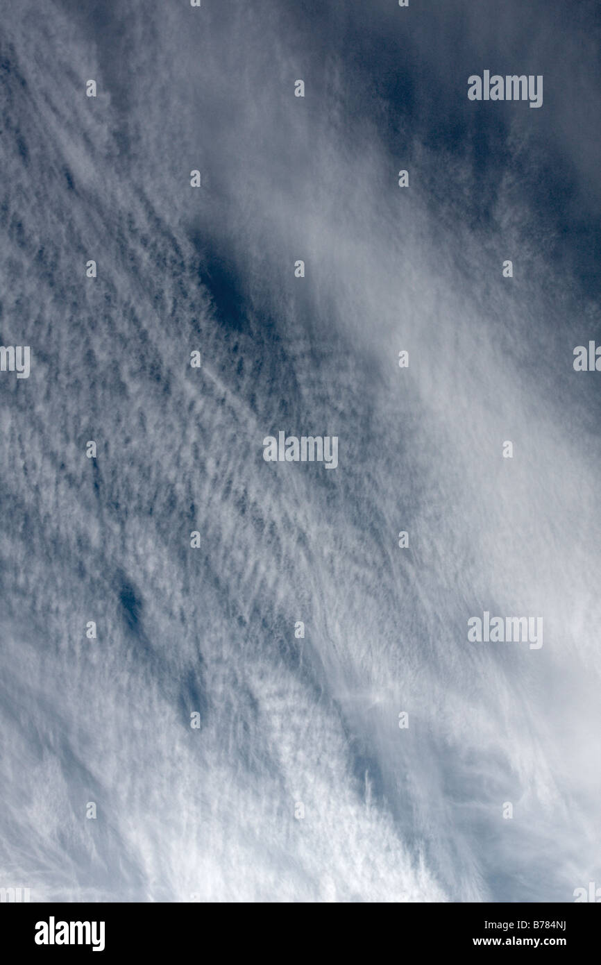 Hohe Dünne Wolken Stockfotos & Hohe Dünne Wolken Bilder - Alamy