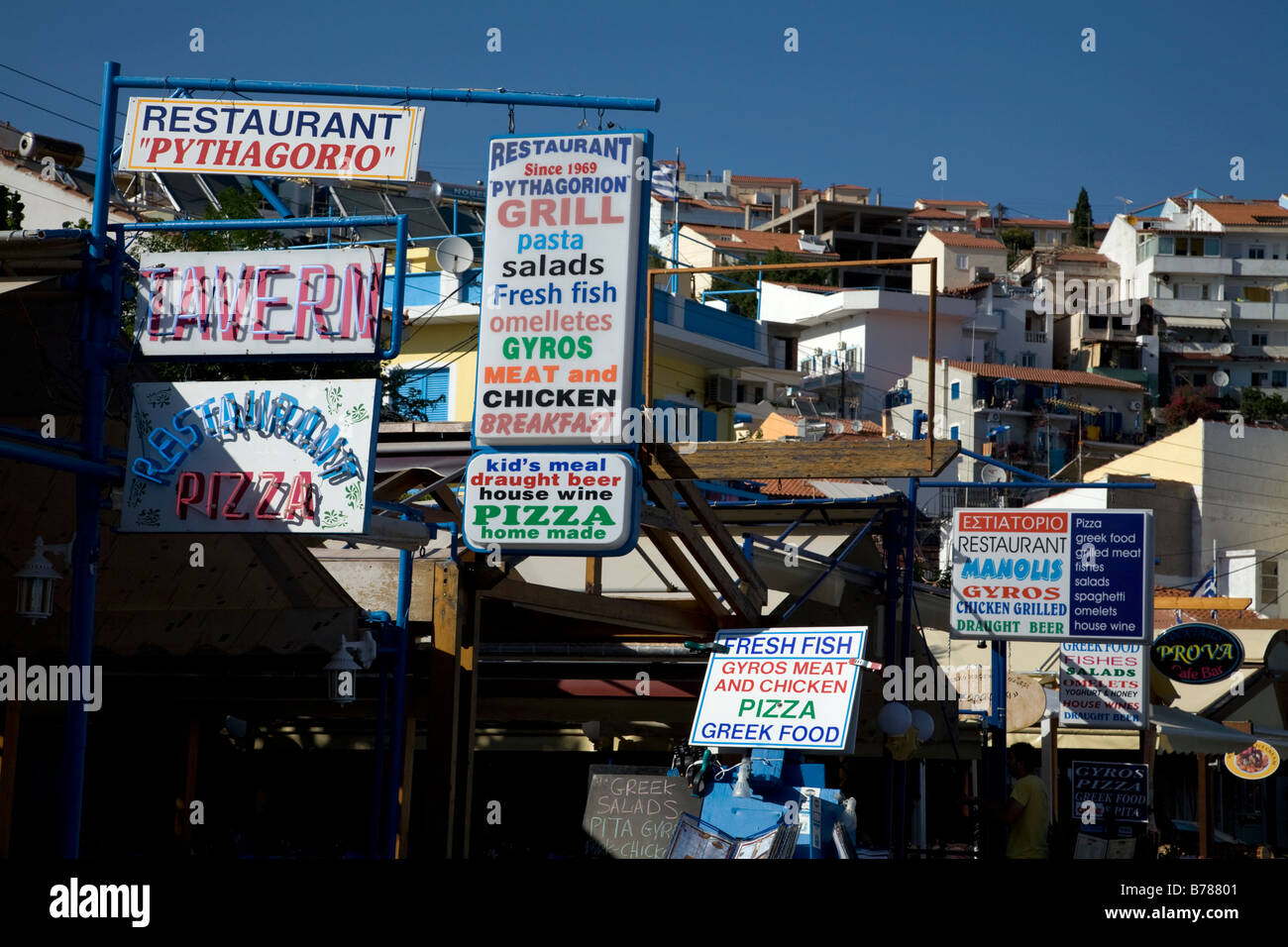 Restaurant Zeichen am Wasser Pythagorion Samos Griechenland Stockfoto