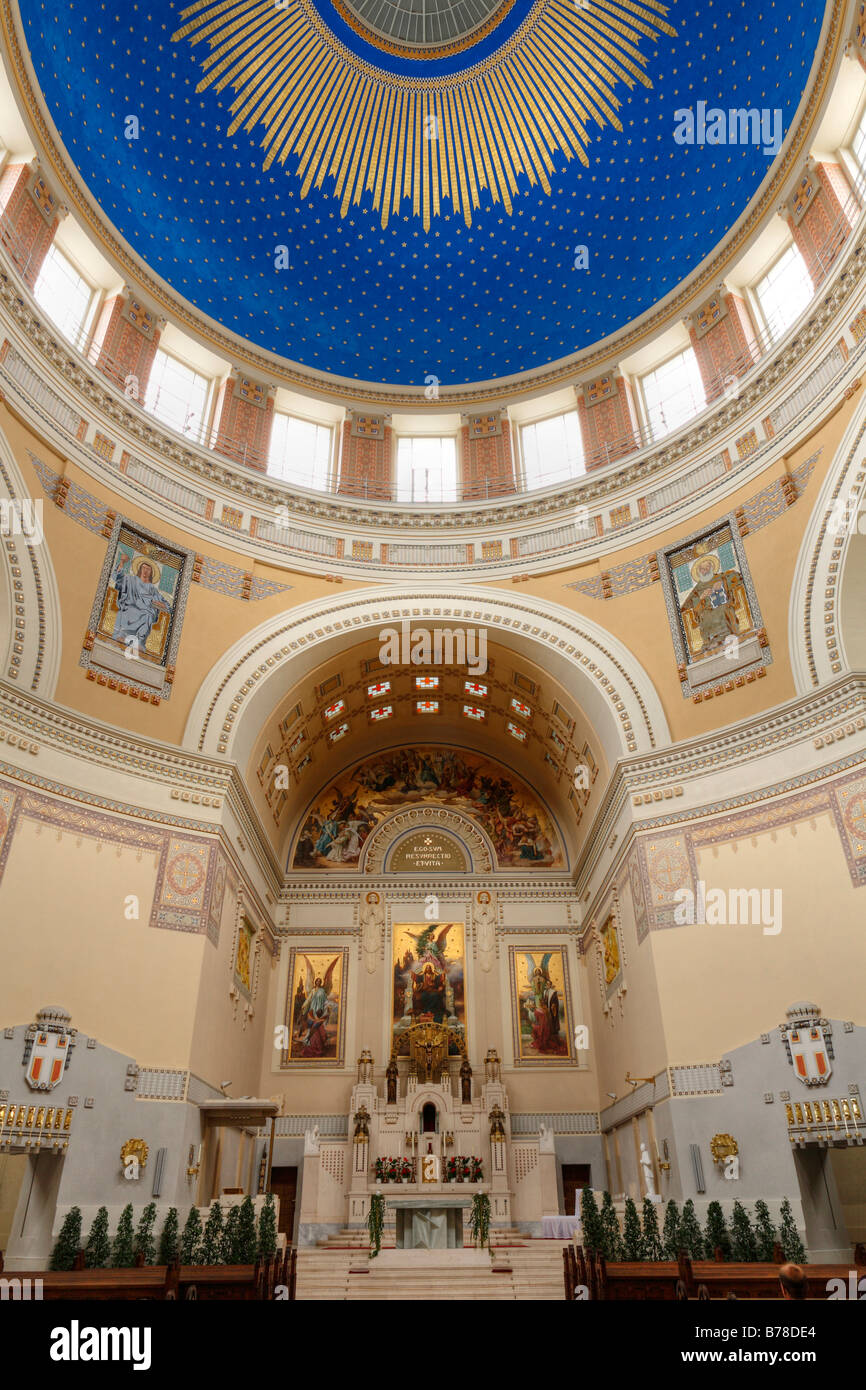 Innenansicht, Altar der Karl-Borromaeus-Kirche, St. Karl-Borromäus-Kirche, Dr. Karl-Luege Gedaechtniskirche, Dr. Karl-Luege mir Stockfoto