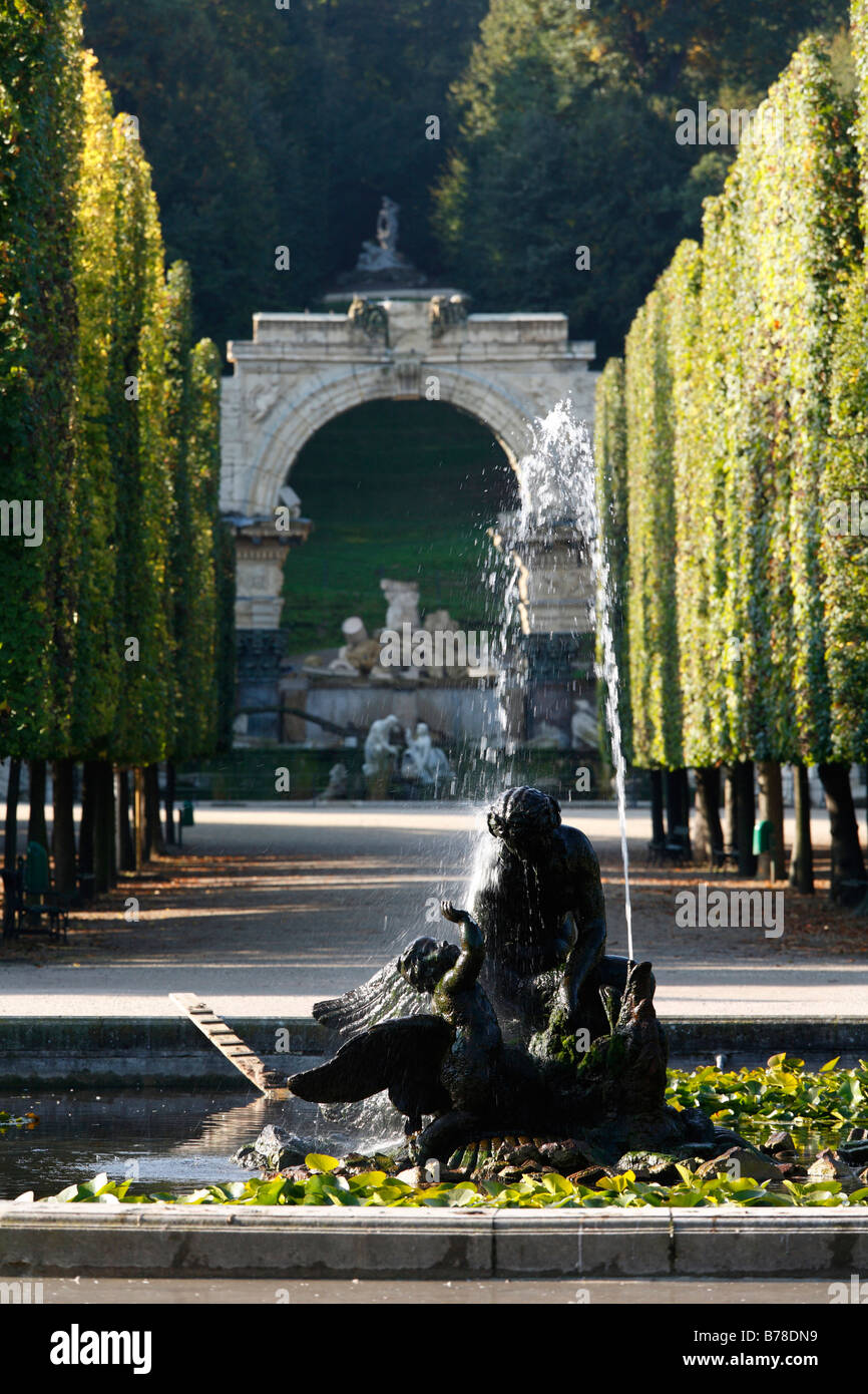 Brunnen in Schoenbrunner Park, Schlosspark Schönbrunn, Wien, Österreich ...