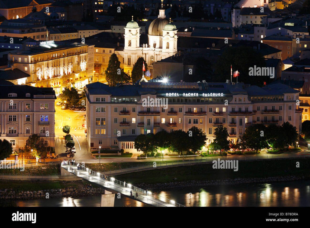 Dreifaltigkeitskirche, Heilige Dreifaltigkeitskirche, Hotel Sacher und Salzach, Salzburg, Austria, Europe Stockfoto