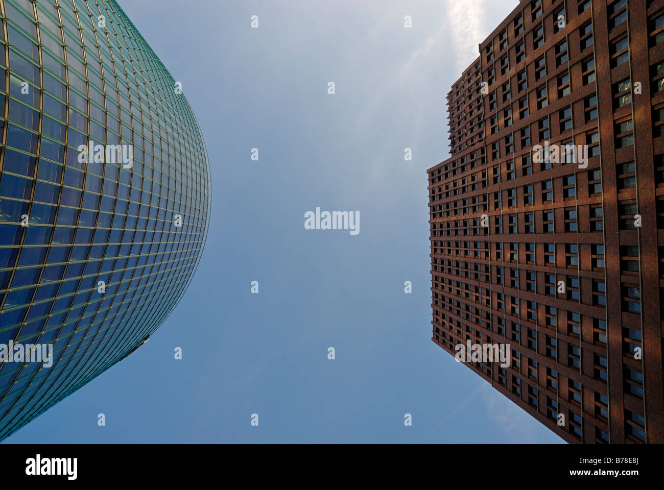 Hochhäuser, BahnTower und Kollhoff-Tower von einem Wurm es – Vogelperspektive, Potsdamer Platz, Berlin, Deutschland, Europa Stockfoto