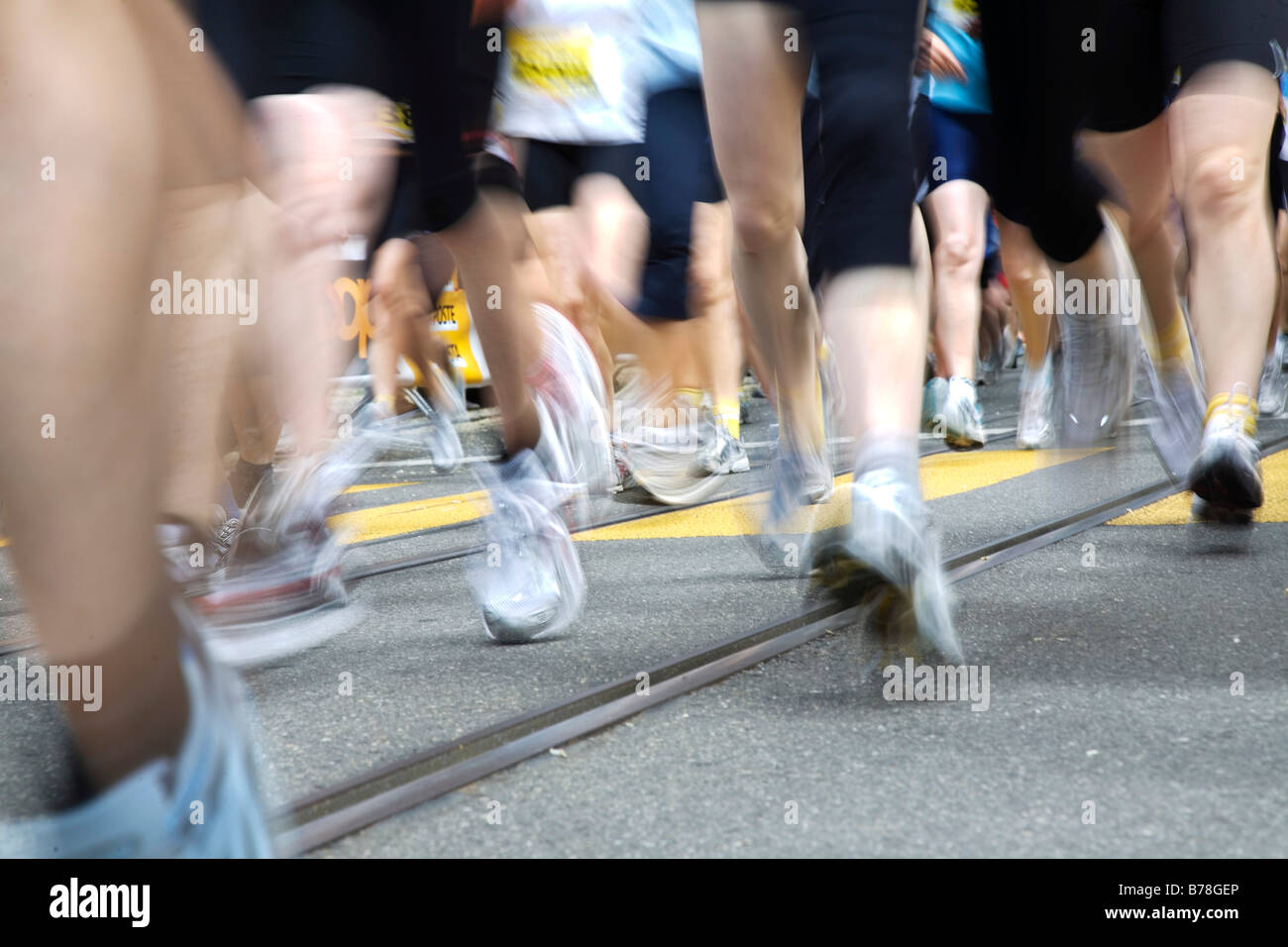 Beine und Füße der Läufer, Schweizer Frauenlauf, 1. Juni 2008, Bern, Schweiz, Europa Stockfoto