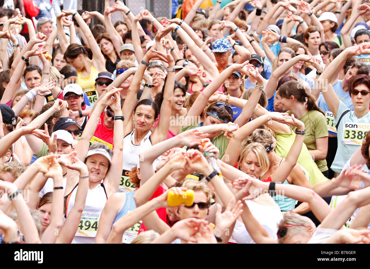 Frauen Aufwärmen vor dem Start des Schweizer Frauenlauf, 1. Juni 2008, Bern, Schweiz, Europa Stockfoto