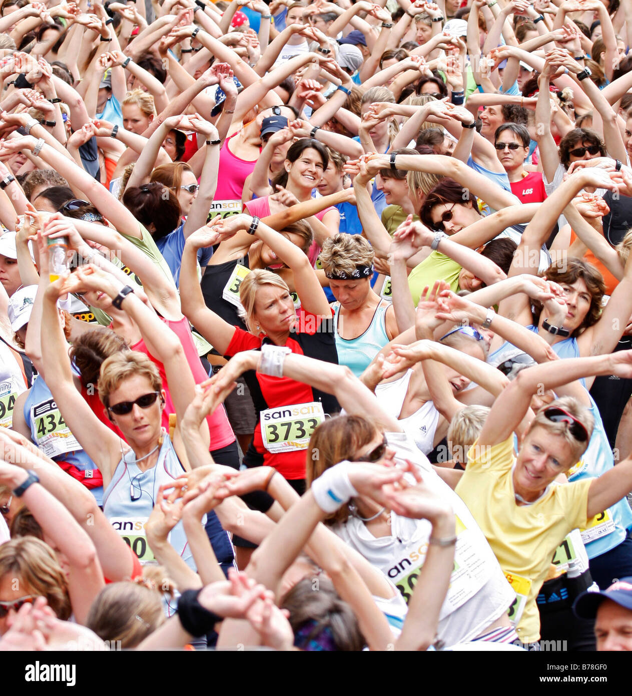 Frauen Aufwärmen vor dem Start des Schweizer Frauenlauf, 1. Juni 2008, Bern, Schweiz, Europa Stockfoto