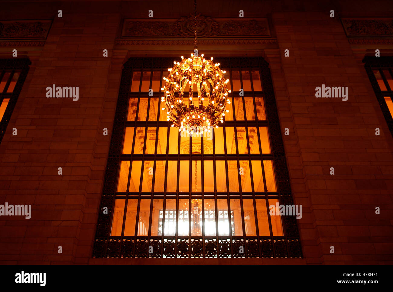 Deckenbeleuchtung in der Central Station, New York City, USA Stockfoto
