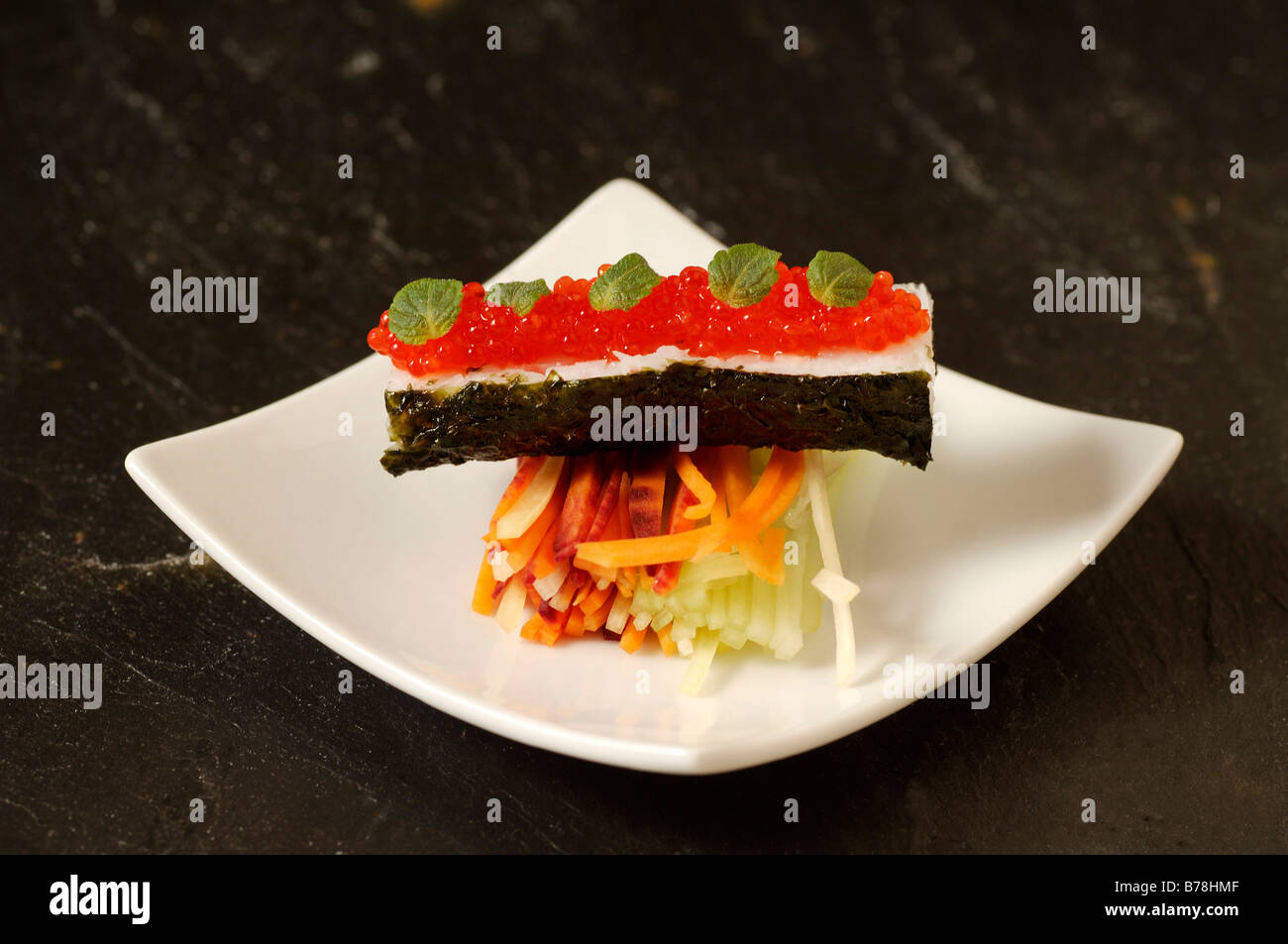 Apéro ", Sushi mit Forellen Eiern, Haute Cuisine, Labaroche, Elsass, Frankreich, Europa Stockfoto