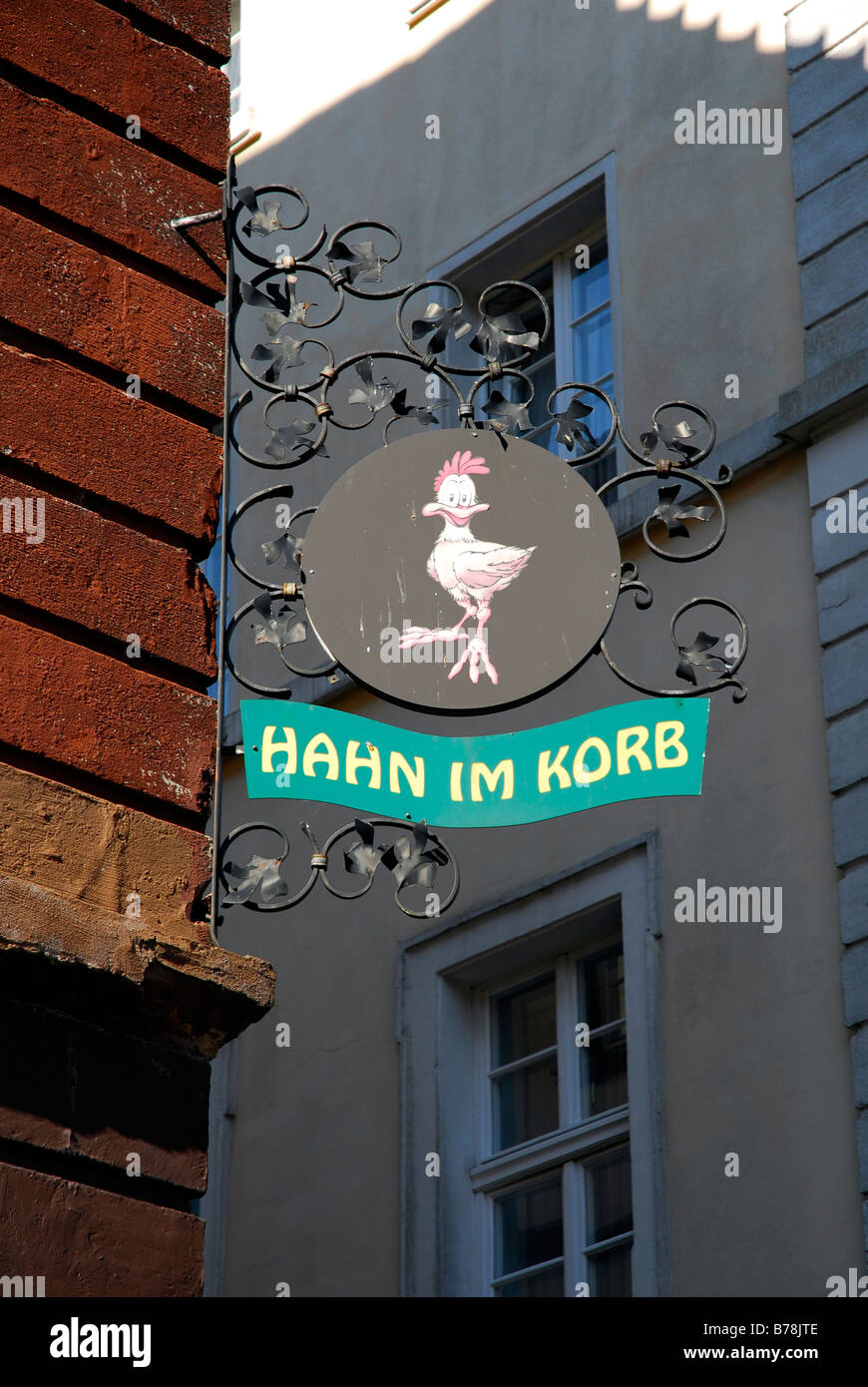 Schilder, Hahn Im Korb Restaurant, Marktplatz Platz im historischen Zentrum  von Heidelberg, Neckartal, Baden-Württemberg, Deutschland Stockfotografie -  Alamy