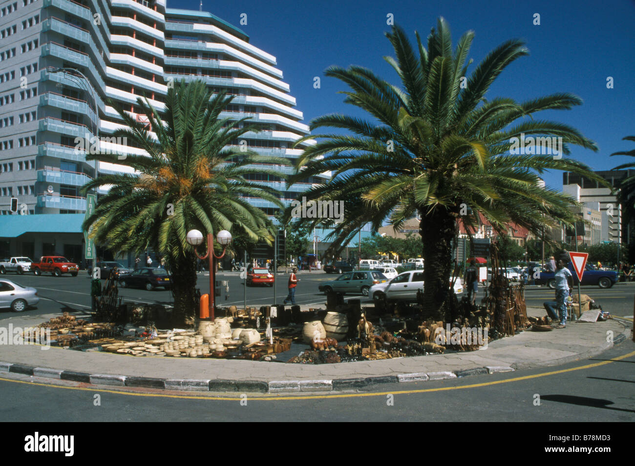 Straßenhändler im Zentrum von Windhoek, der Hauptstadt von Namibia Stockfotografie Alamy Straßenhändler im Zentrum von Windhoek, der Hauptstadt von Namibia Stockfotografie Alamy