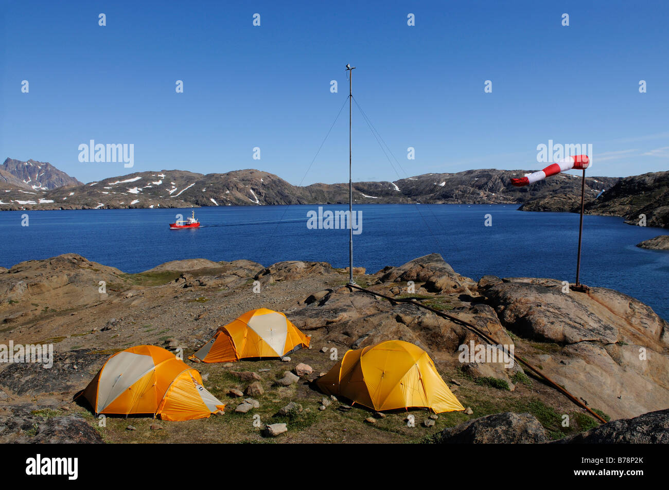 Zelte, camping im Kong Oscar Fjord, Tasiilaq, Ammassalik, Ost-Grönland, Grönland Stockfoto