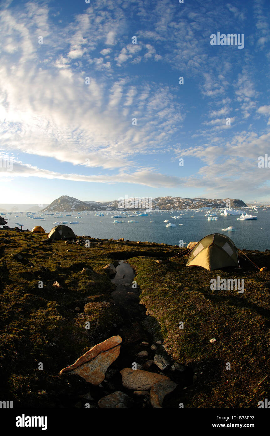 Zelten im Johan Petersen Fjord, Ostgrönland Stockfoto