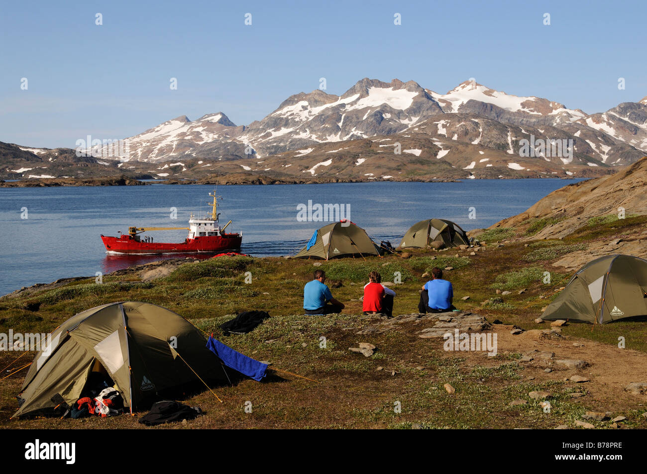 Campingplatz im Kong Oscar Fjord, Tasiilaq, Ammassalik, Ostgrönland Stockfoto