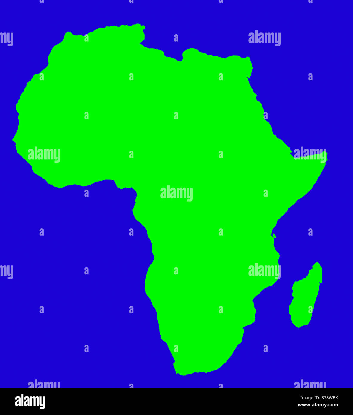 Der Umriß des Kontinents Afrika in grün isoliert auf blauem Hintergrund Stockfoto
