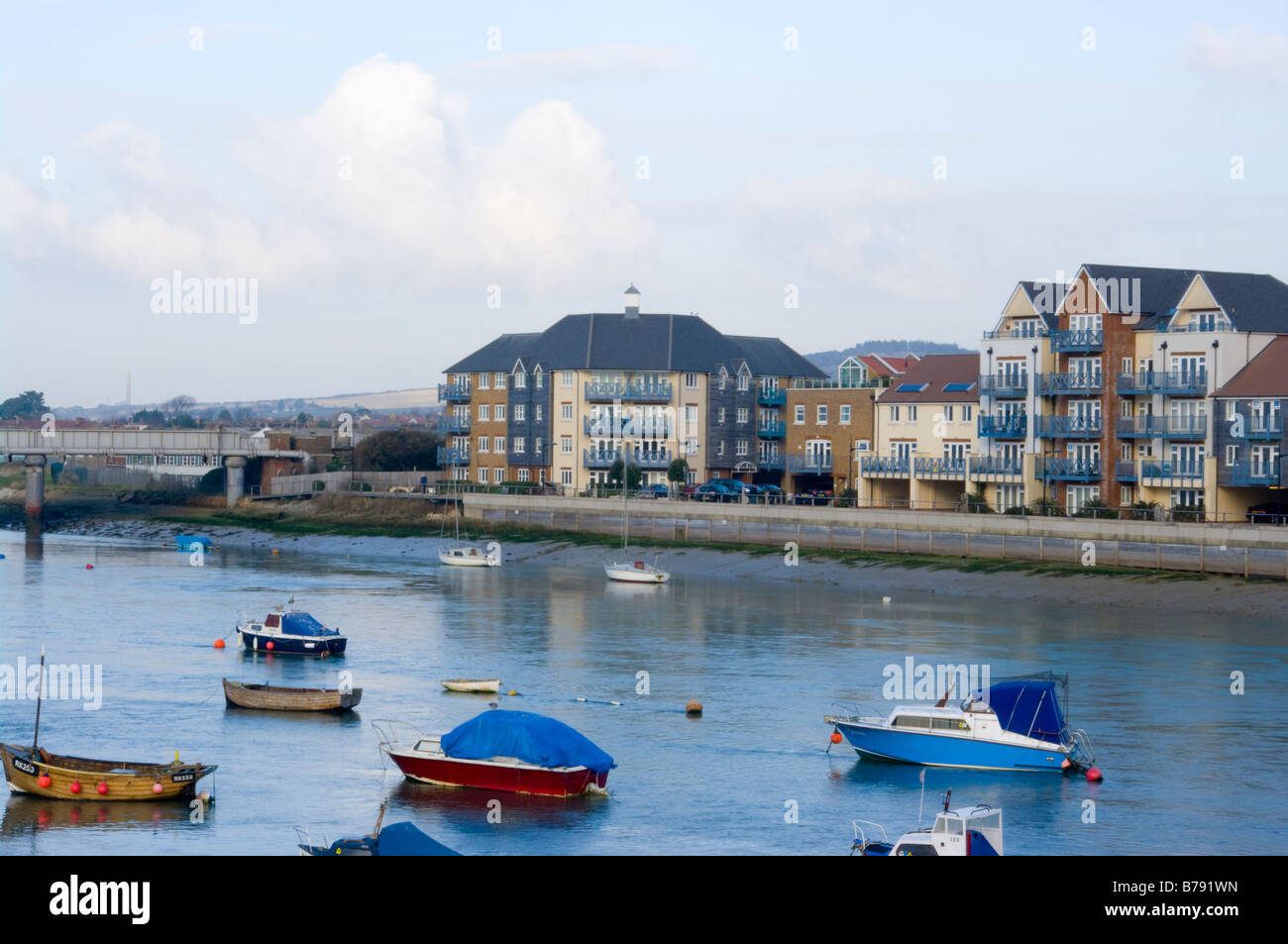 Moderne Riverside Apartments mit Blick auf den Fluss Adur Shoreham West Sussex Stockfoto