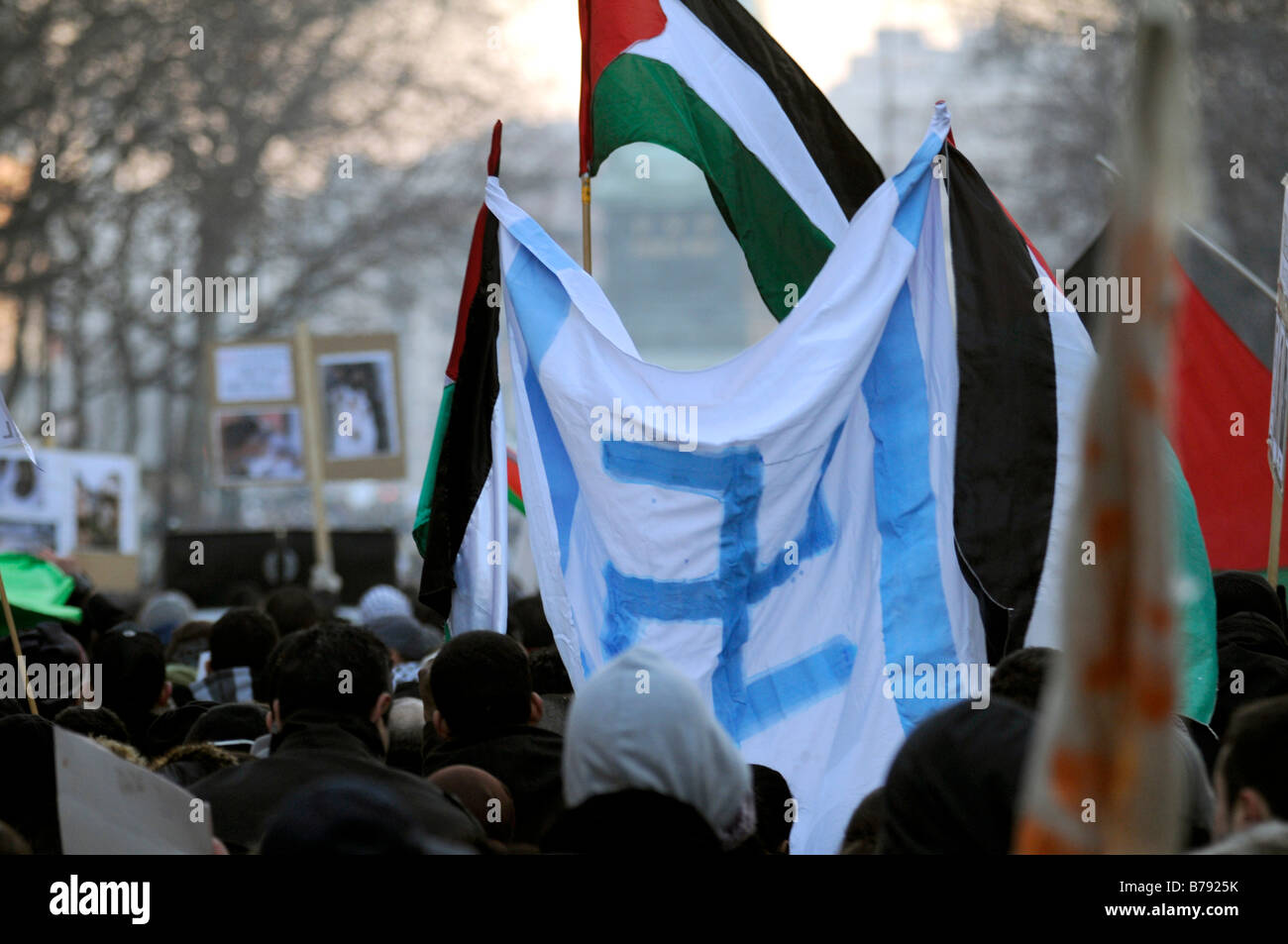 Propalästinensische Demonstration gegen israelische Verbrechen in Gaza zu protestieren. Foto aufgenommen in Paris, Frankreich Stockfoto