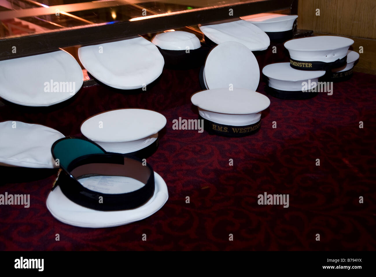 HMS Westminster Royal Navy Hüte Stockfoto