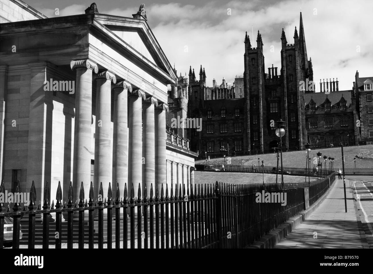 National Gallery und das schottische Parlament, Edinburgh Stockfoto