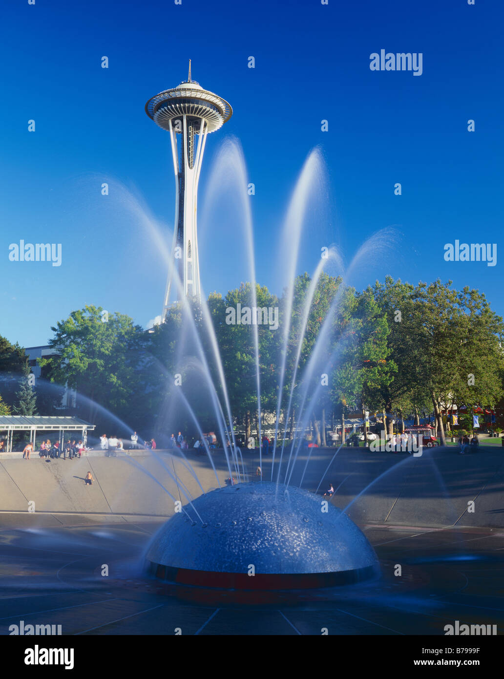 WASHINGTON - Brunnen und Space Needle in Seattle Center. Stockfoto