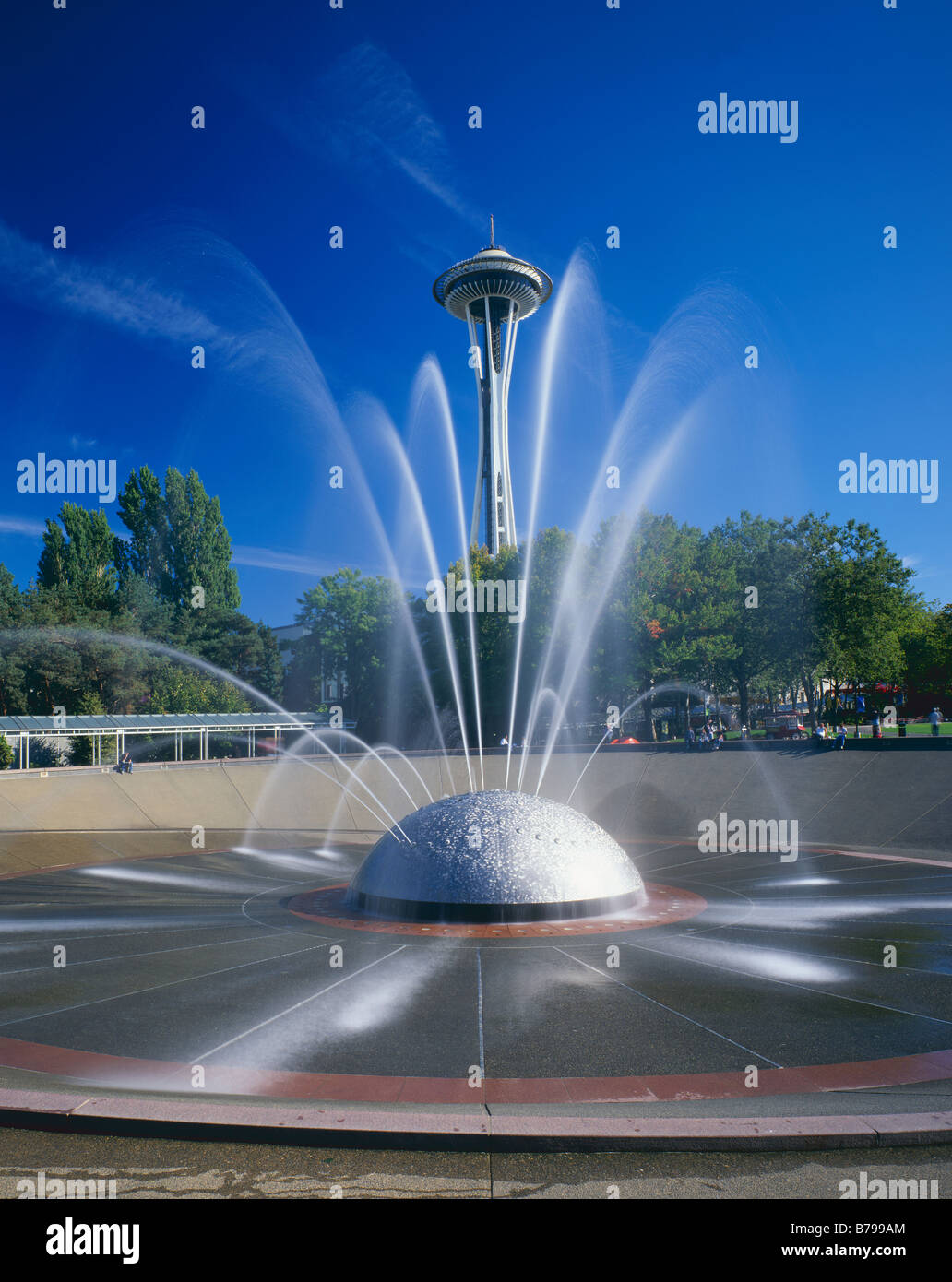 WASHINGTON - Brunnen und Space Needle in Seattle Center. Stockfoto