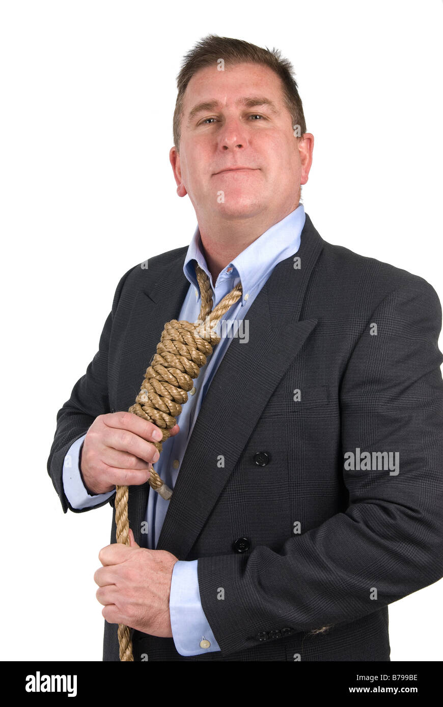 Ein Mann, der immer bereit für seinen letzten Arbeitstag durch seine Schlinge Krawatte binden Stockfoto