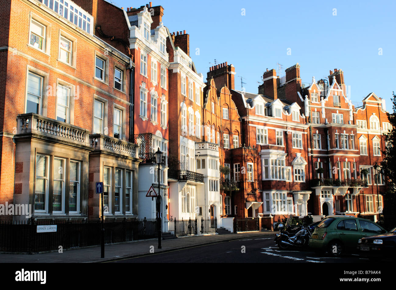 Aus rotem Backstein Wohnung Blöcke In Lennox Gärten Chelsea London SW3 UK Stockfoto