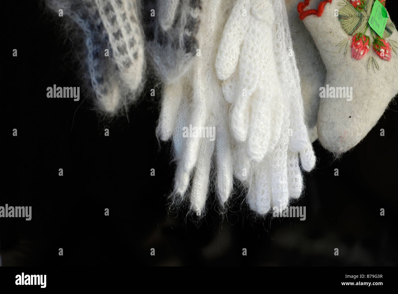 Wollene weiße Handschuhe und Kind Filzstiefel Moskauer Straße Markt Stockfoto