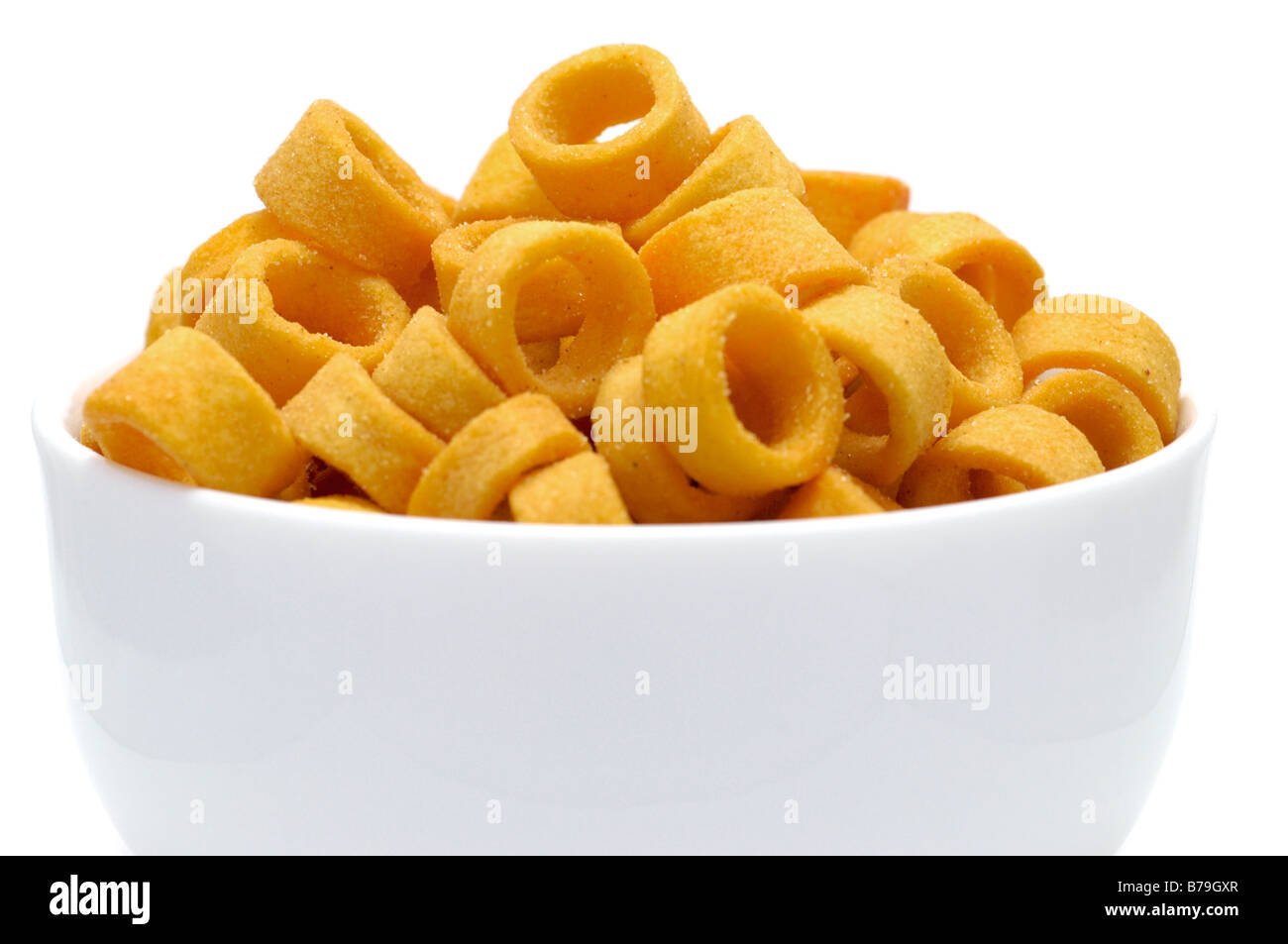 Schüssel mit Humpty Dumpty Ring-a-Longs (Mais-Snacks gewürzt) Stockfoto