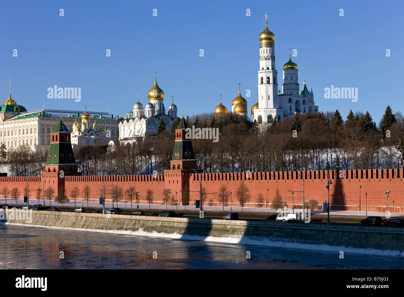 Moskauer Kreml, Russland. Blick von Moskvorecky Brücke. Stockfoto