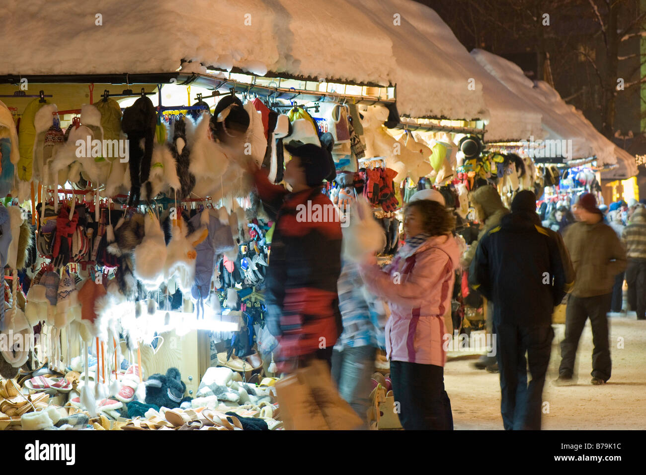 Menschen beim Einkaufen auf lokaler Markt Zakopane Tatra Gebirge Podhale Region Polen Stockfoto