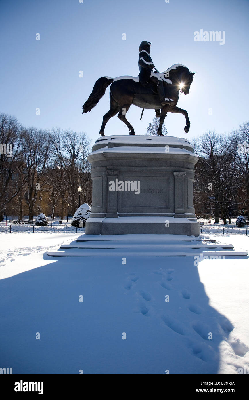 Statue von George Washington im Schnee, Boston Public Garden Stockfoto