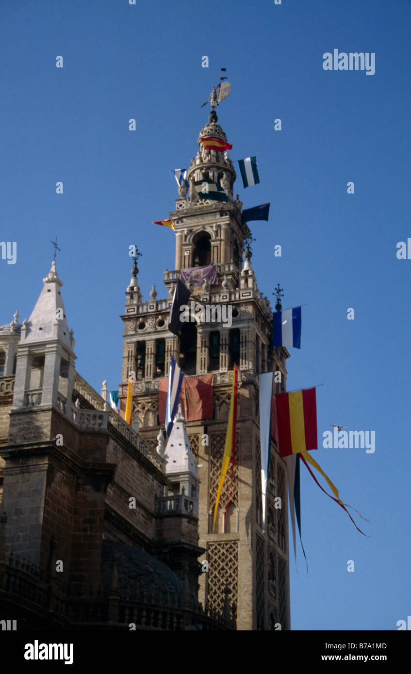 Sevilla Spanien Glockenturm La Giralda (Ehemaliges Minarett) Zur Kathedrale von Sevilla UNESCO Weltkulturerbe Stockfoto