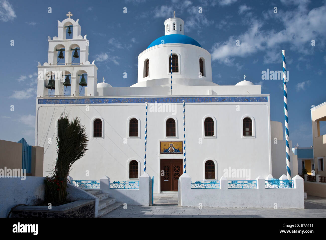 Die Kirche Oia Santorini Kykladen Griechenland Stockfoto
