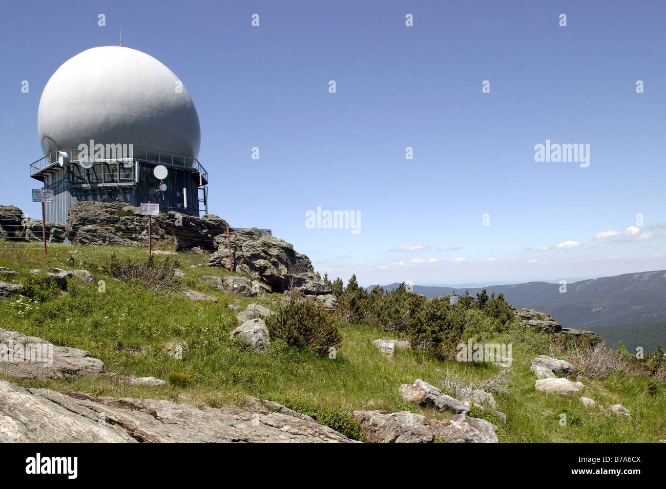NATO-Türme, Radarstation der deutschen Luftwaffe für Luftraumüberwachung auf Mount Grosser Arber in der Nähe von Bayerisch Eisenstein in der B Stockfoto