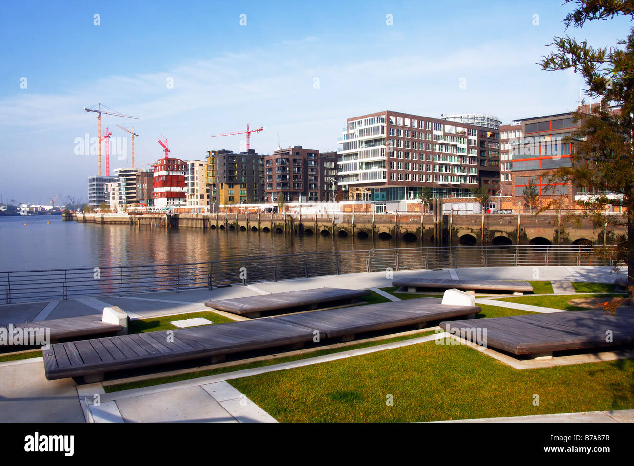 HafenCity oder Hafenstadt an der Elbe, moderne Luxus-Appartements und Bürogebäuden auf der Marco-Polo-Terrassen, Grasbroo Stockfoto