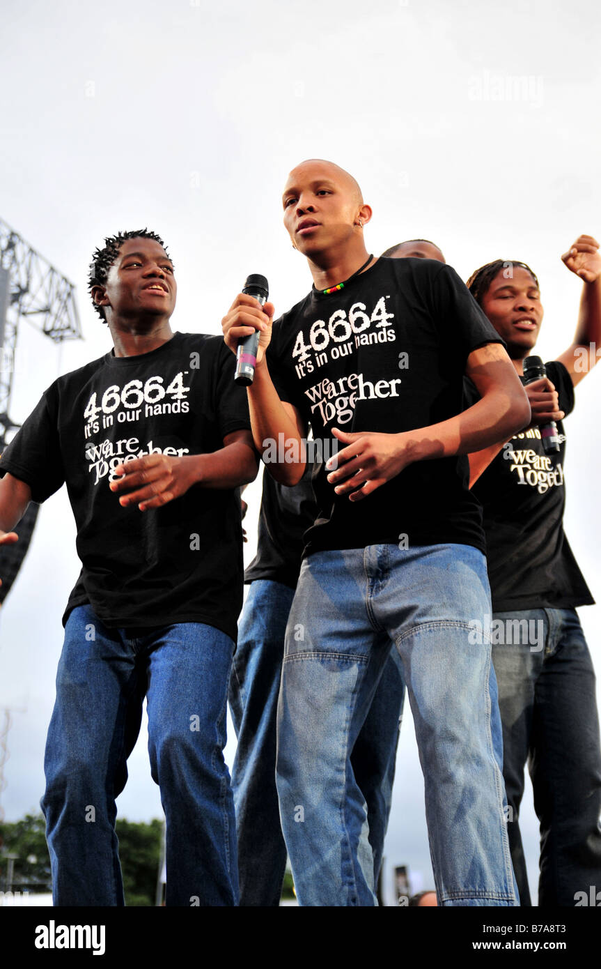 Vier männliche Rapper führen Sie auf der Bühne eine Fundraising-Veranstaltung in London Stockfoto