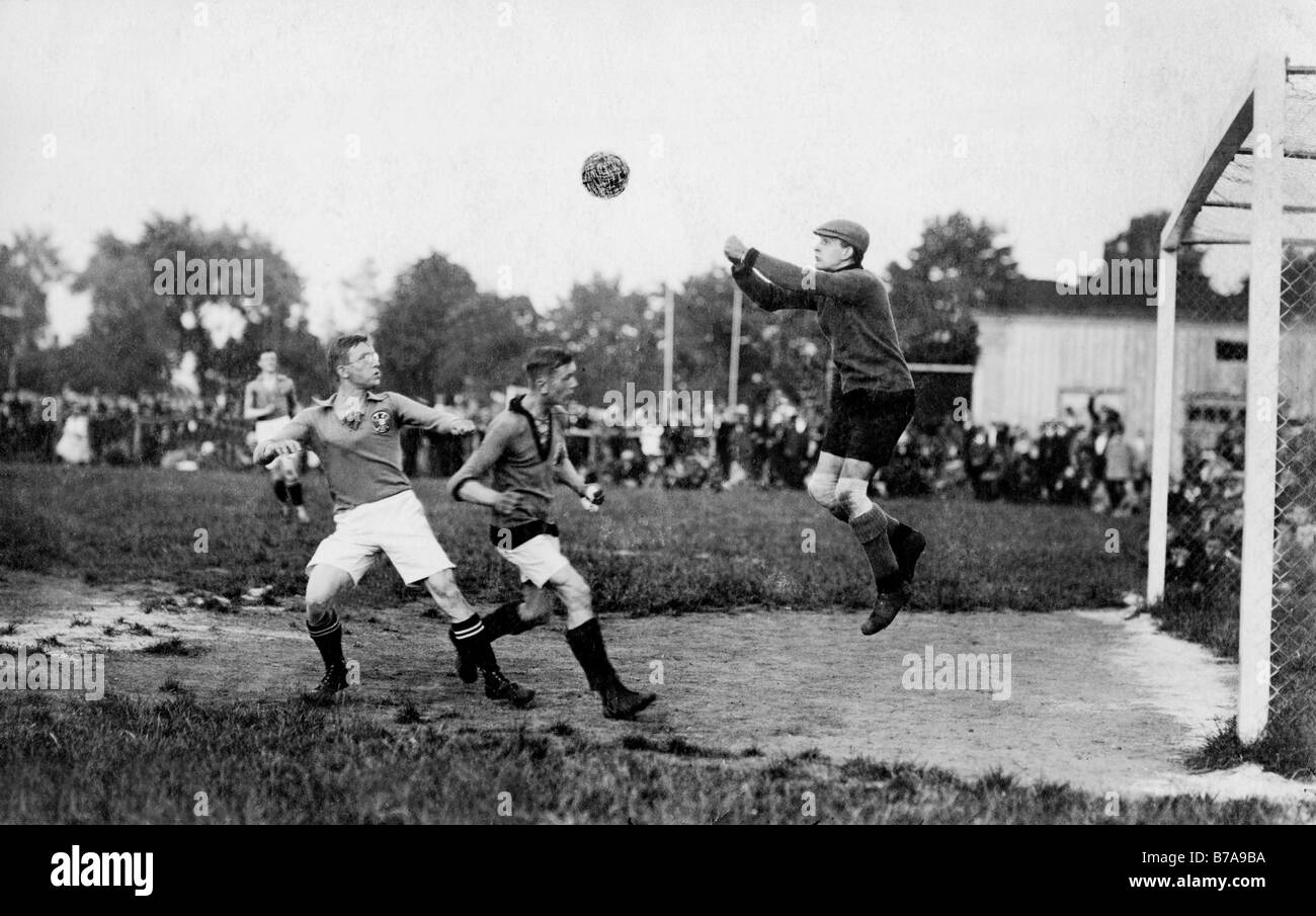 Historisches Foto, Fußball, Fußball-Szene, ca. 1930 Stockfoto