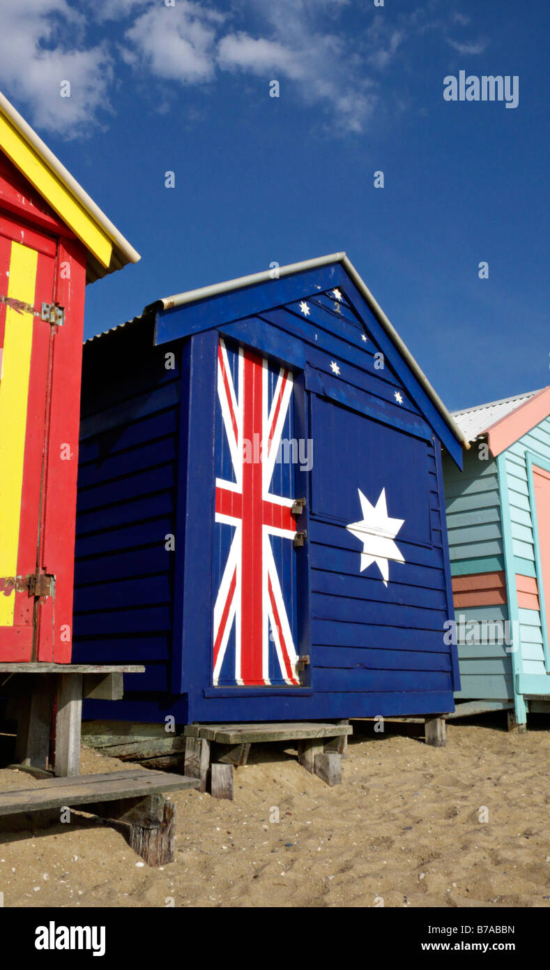 Beach Hut mit australischen Flagge, Brighton, Australien Stockfoto
