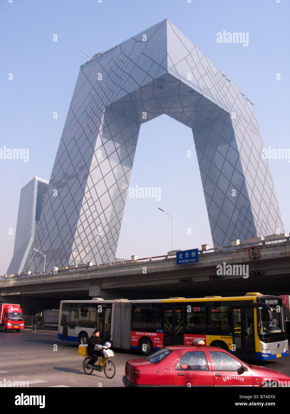 Kurz vor der Fertigstellung des neuen China Central Television Hochhaus im Zentrum von Peking Januar Bau Stockfoto