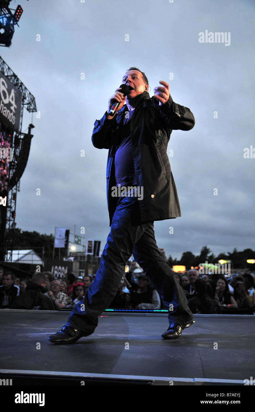 Jim Jerr von Simple Minds führt bei einem Konzert in London Stockfoto