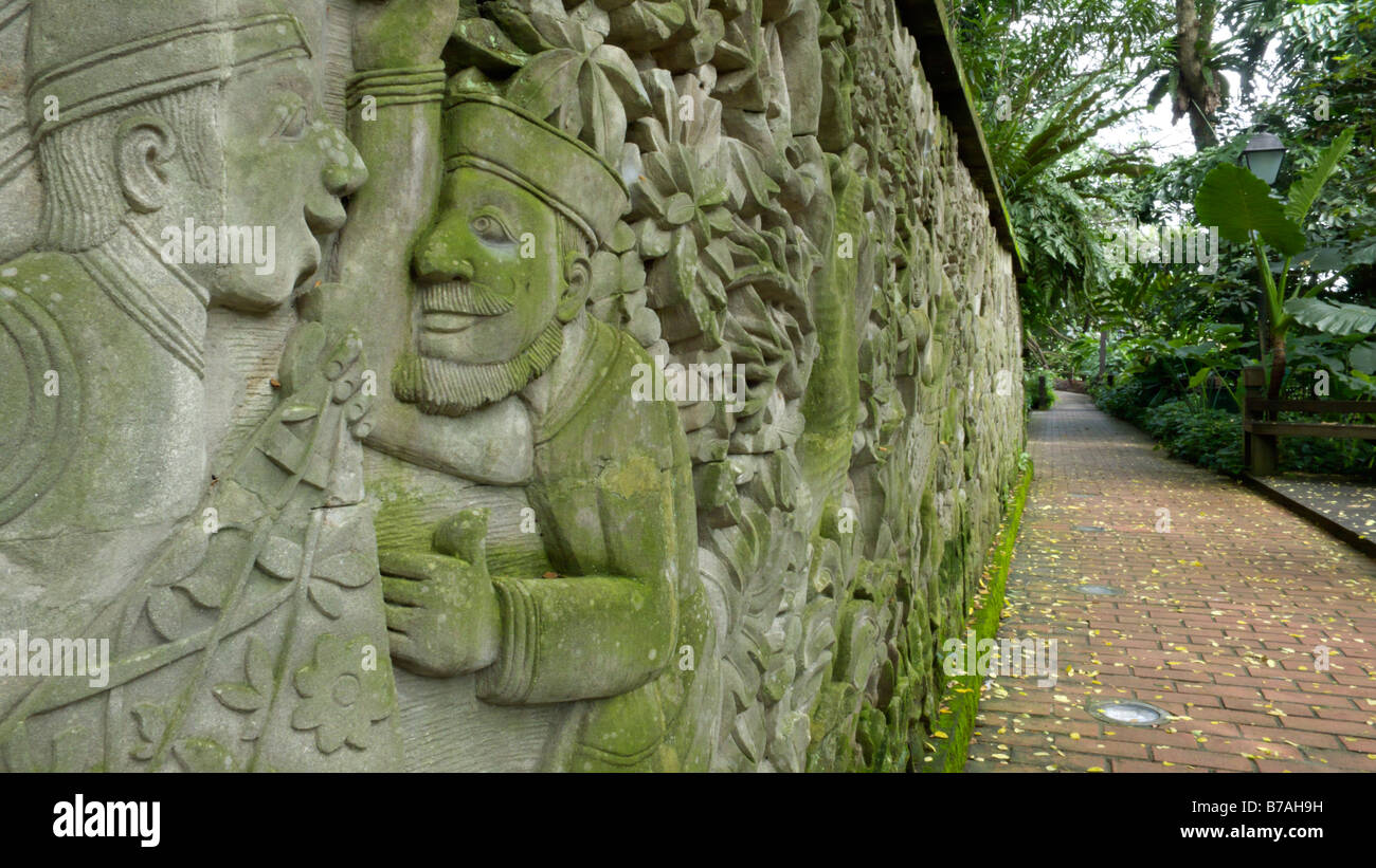 Wand Relief zeigt die Geschichte von Singapur, Fort Canning Park, Singapur Stockfoto