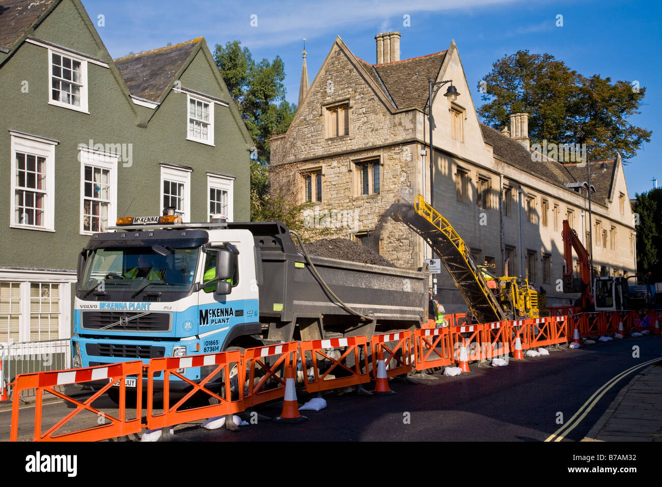 Baustellen und Rohrverlegung entlang St Aldates in Oxford, England, UK. Stockfoto