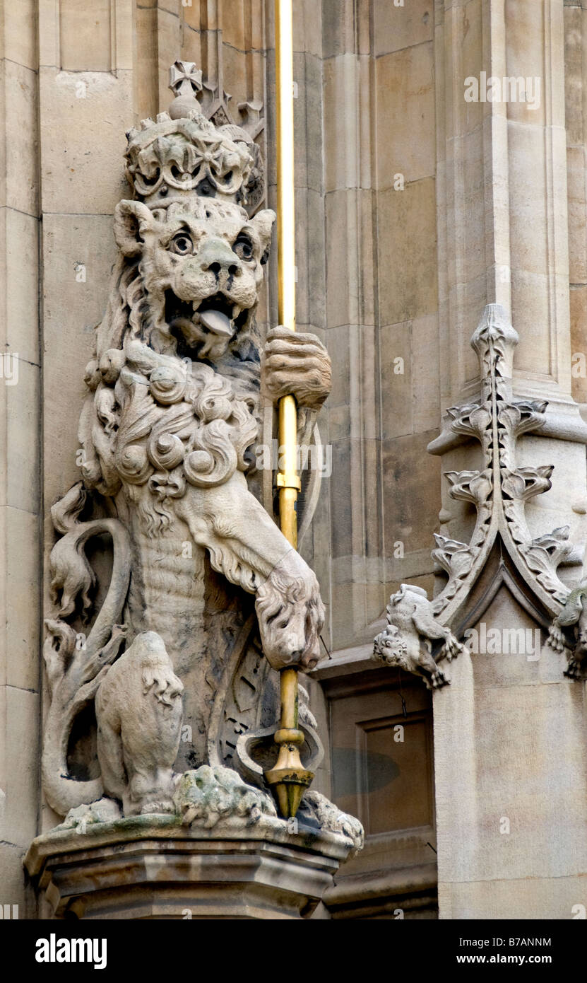 Lion Westminster Cathedral London England Stockfoto