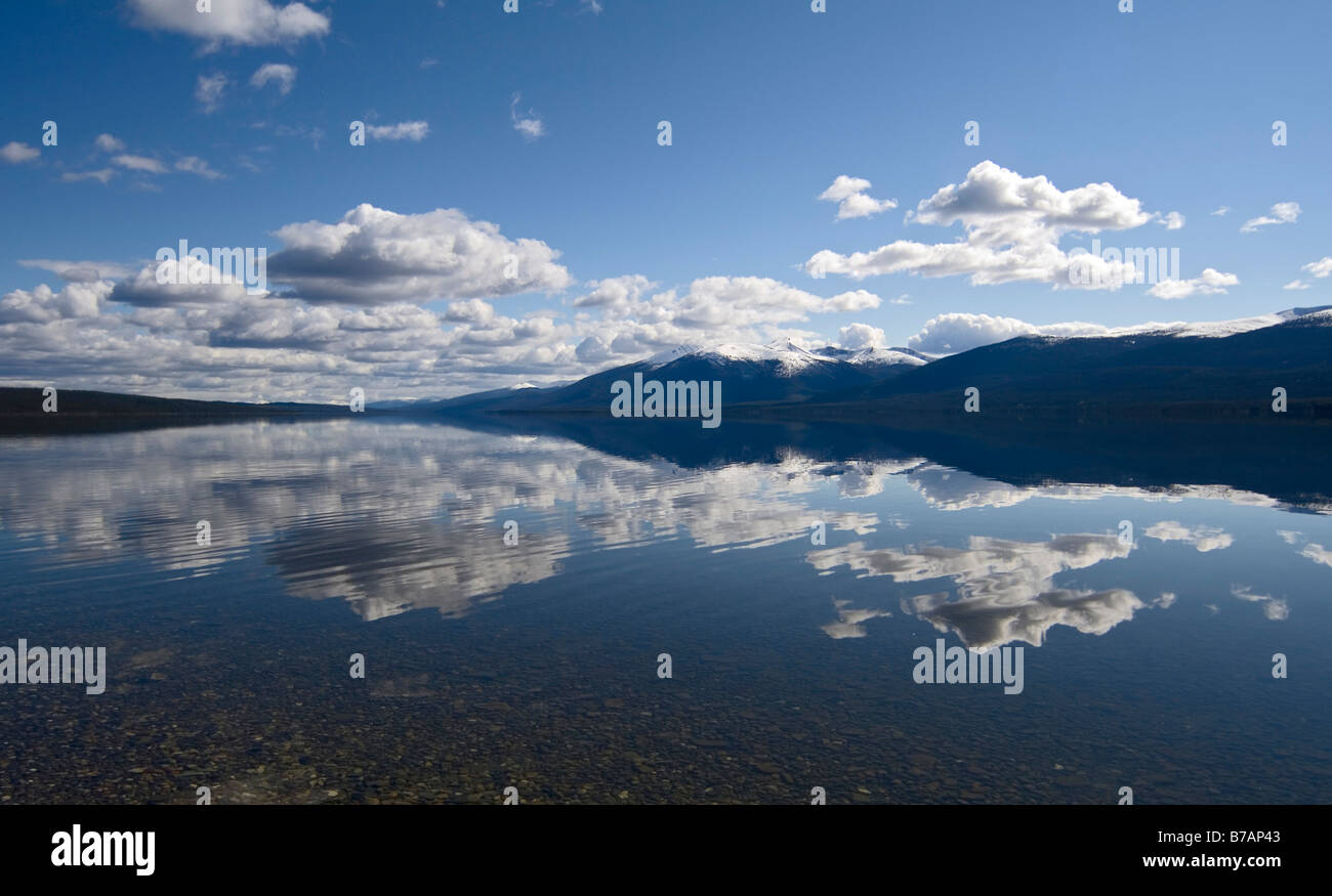 VAST reflektieren Himmel in Quiet Lake, South Canol Road, Yukon Territorium, Kanada, Nordamerika Stockfoto