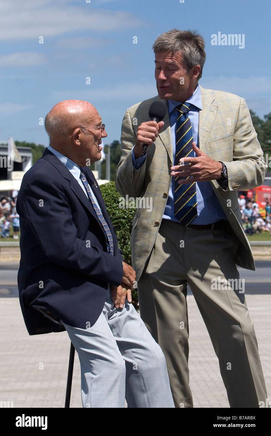 TIFF Needell interviewen Sterling Moss auf der Brooklands-Festival Stockfoto